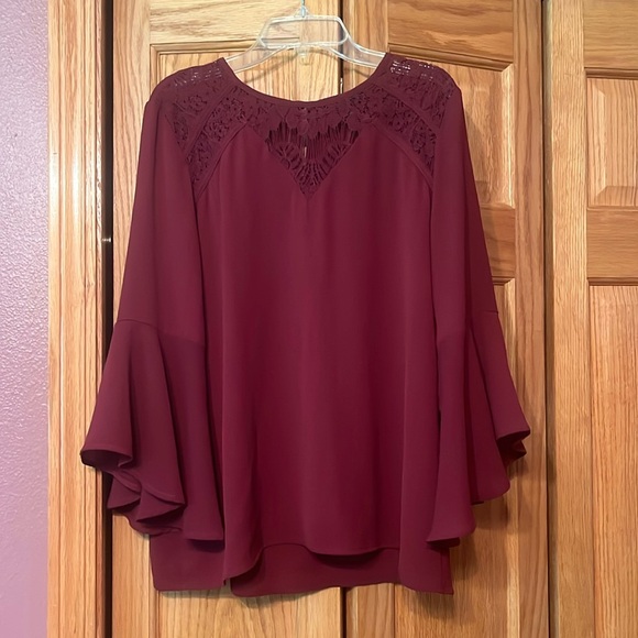 41 Hawthorn Tops - Size medium, Maroon flowing blouse with bell sleeves.
